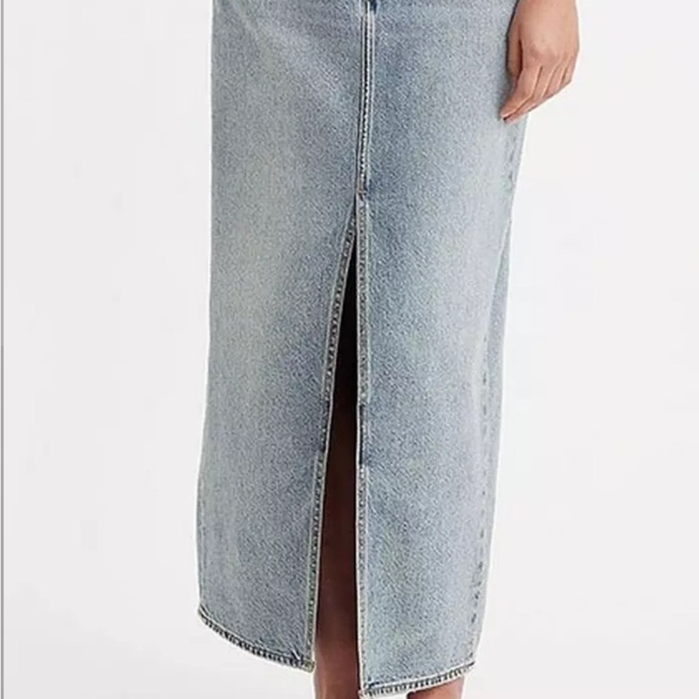 Levis demin skirt size 27 NWOT